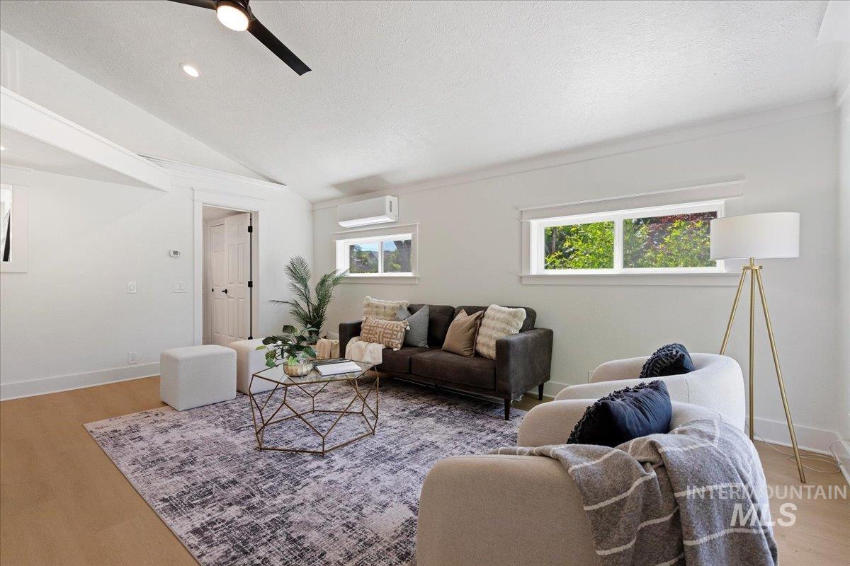 2719 W Woodlawn Property Photo 5