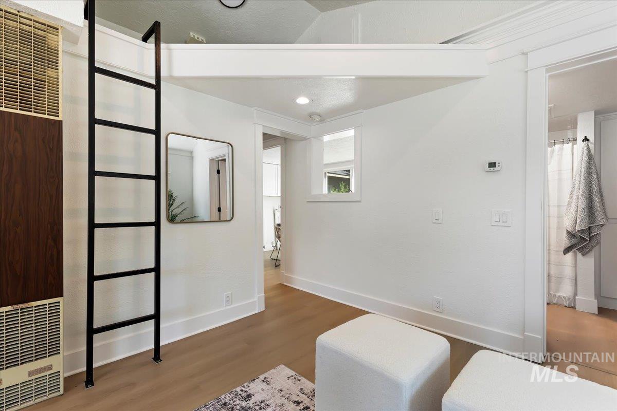 2719 W Woodlawn Property Photo 9