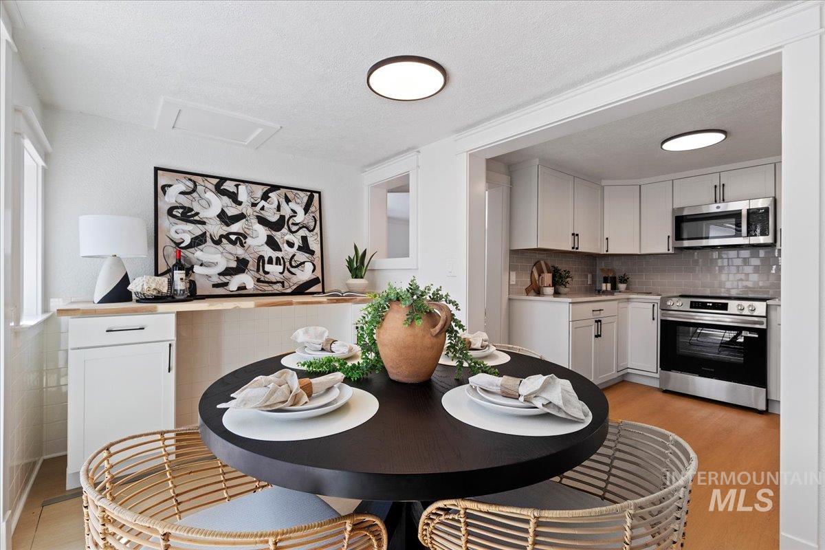 2719 W Woodlawn Property Photo 13