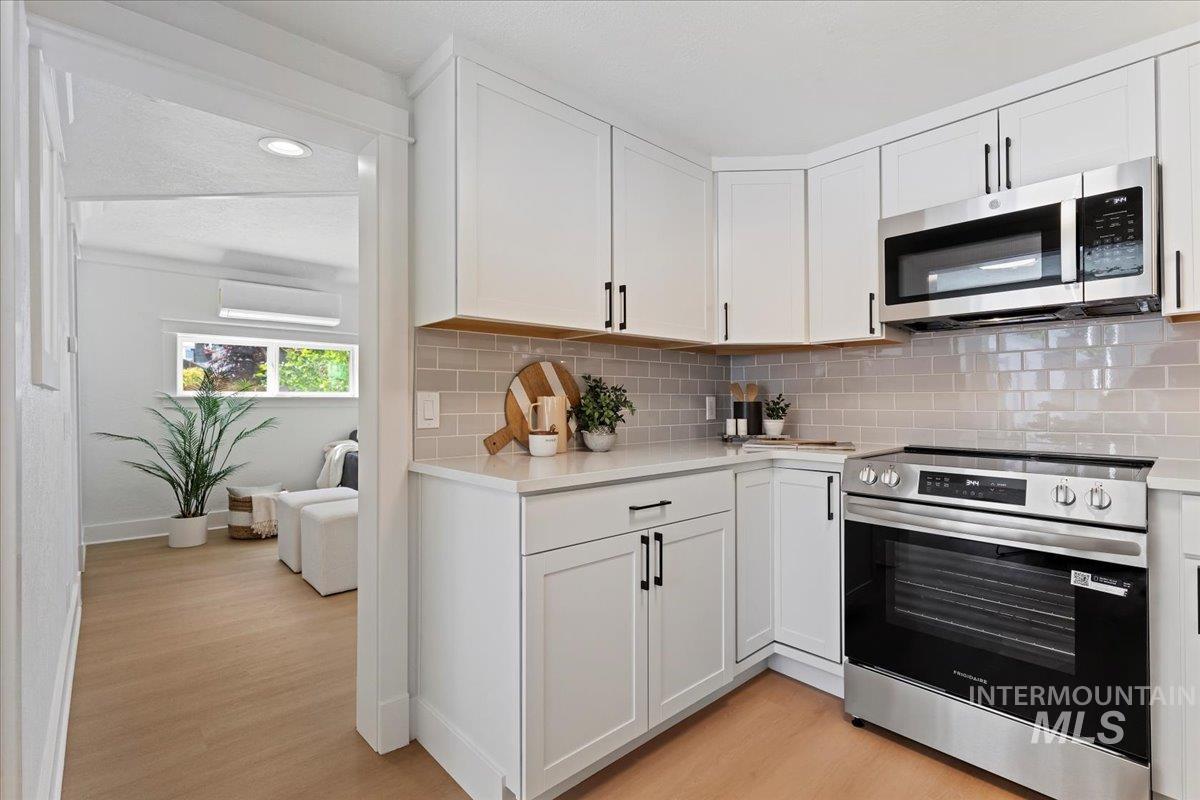 2719 W Woodlawn Property Photo 16