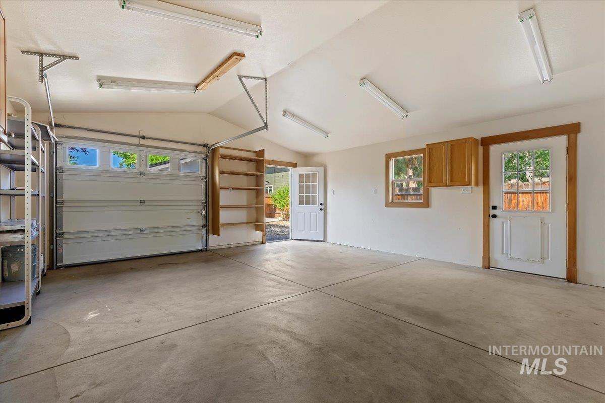 2719 W Woodlawn Property Photo 24