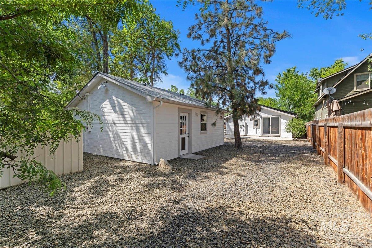 2719 W Woodlawn Property Photo 25