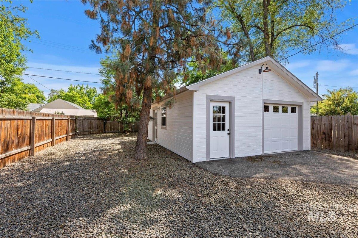 2719 W Woodlawn Property Photo 27