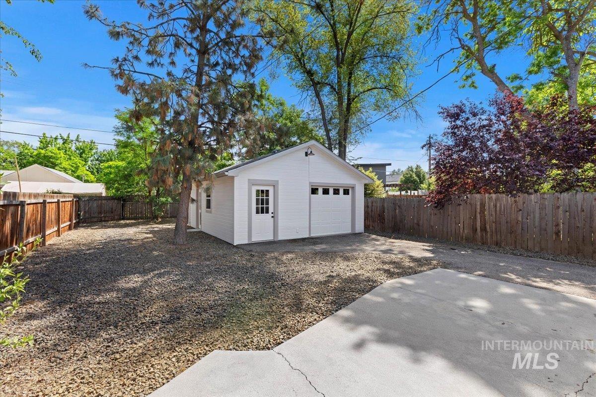 2719 W Woodlawn Property Photo 28