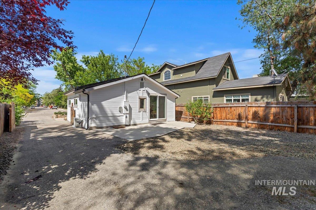 2719 W Woodlawn Property Photo 29