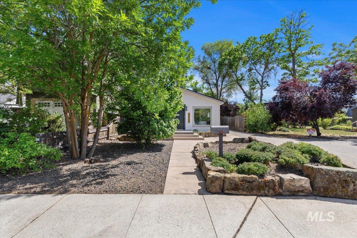 2719 W Woodlawn Property Photo 30