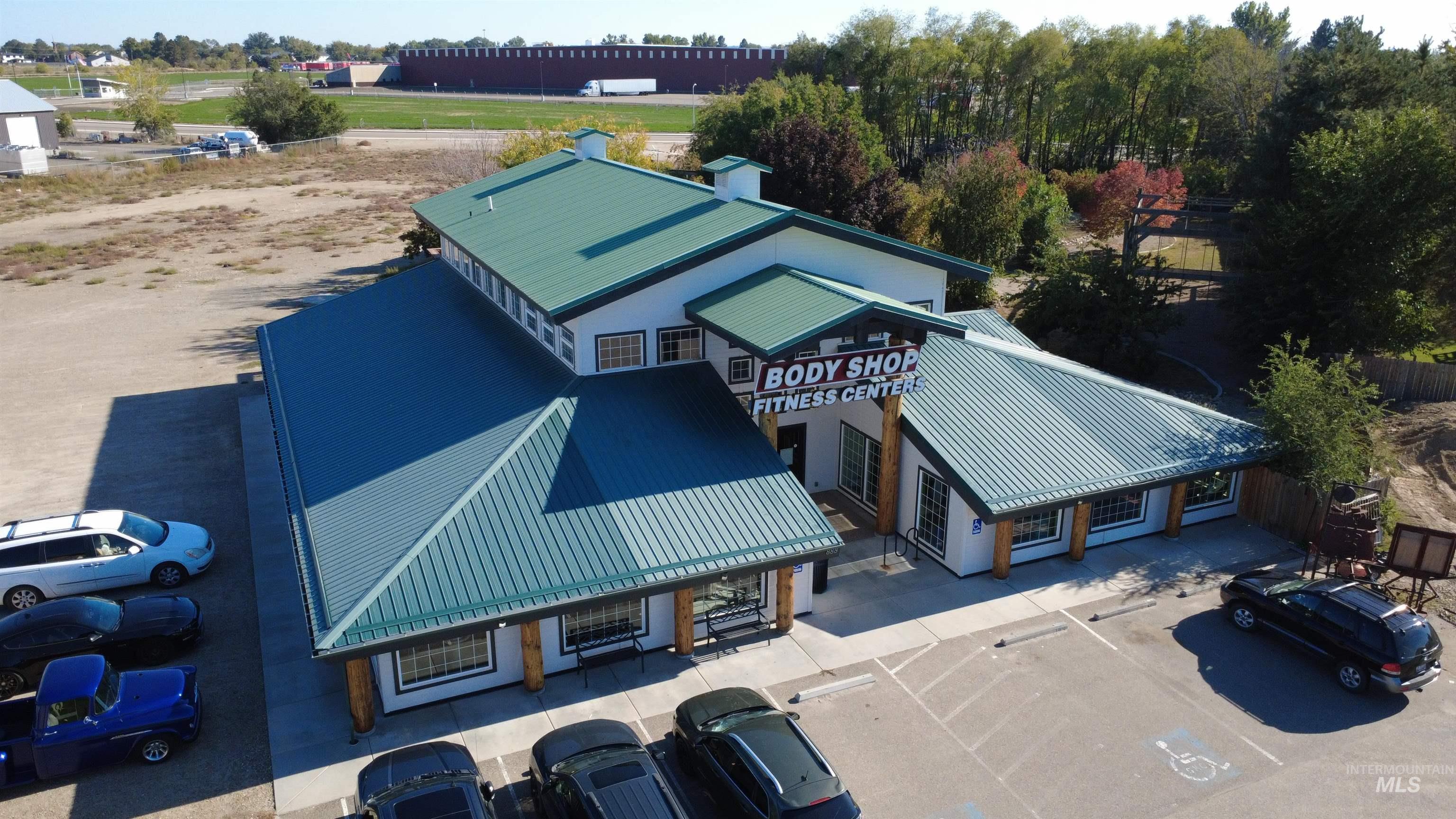 888 N Whitley Dr Property Photo