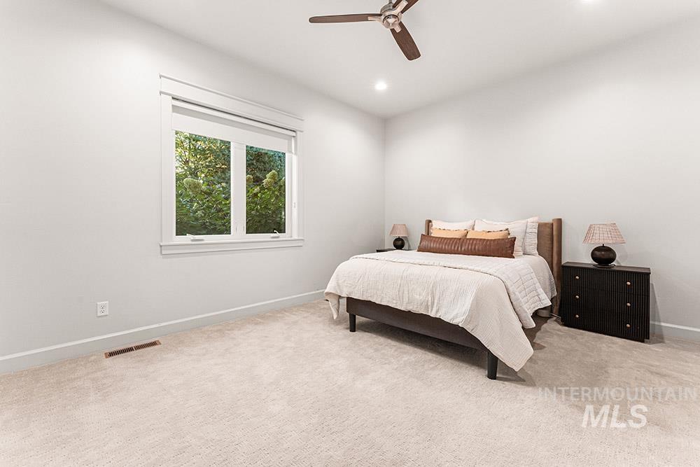 7207 N Pinseeker Pl Property Photo 34