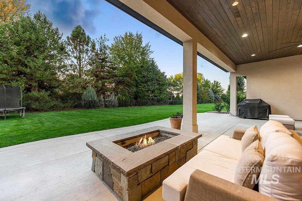 7207 N Pinseeker Pl Property Photo 36