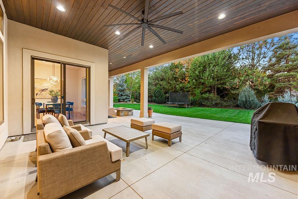 7207 N Pinseeker Pl Property Photo 37