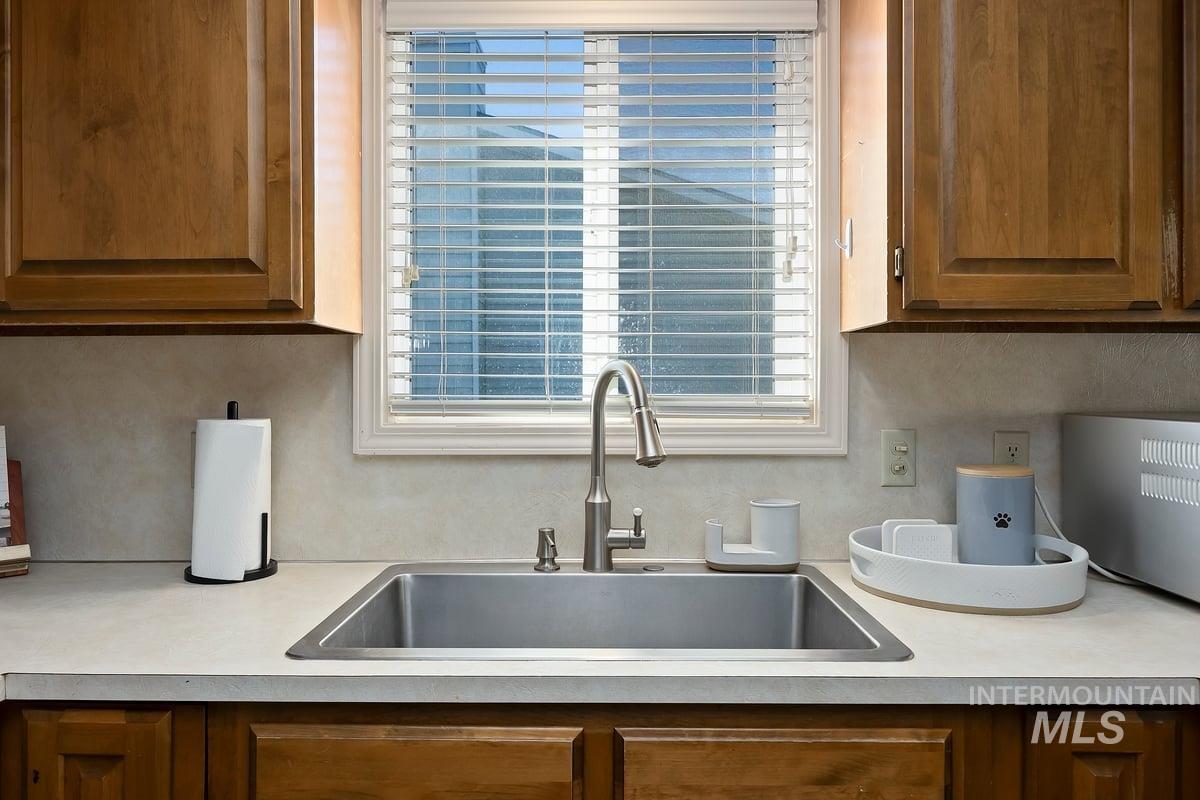 350 Crestview Dr Property Photo 14