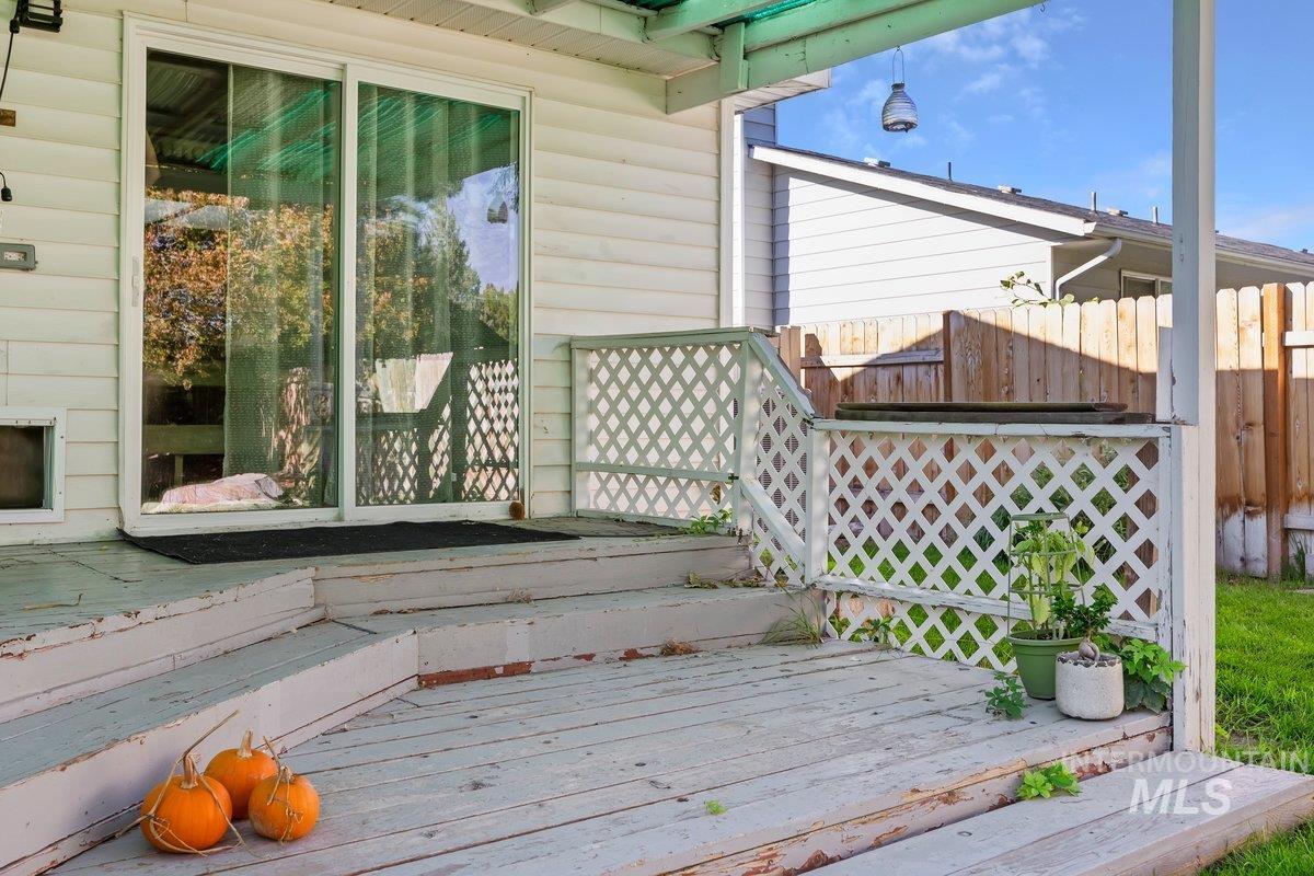 350 Crestview Dr Property Photo 20