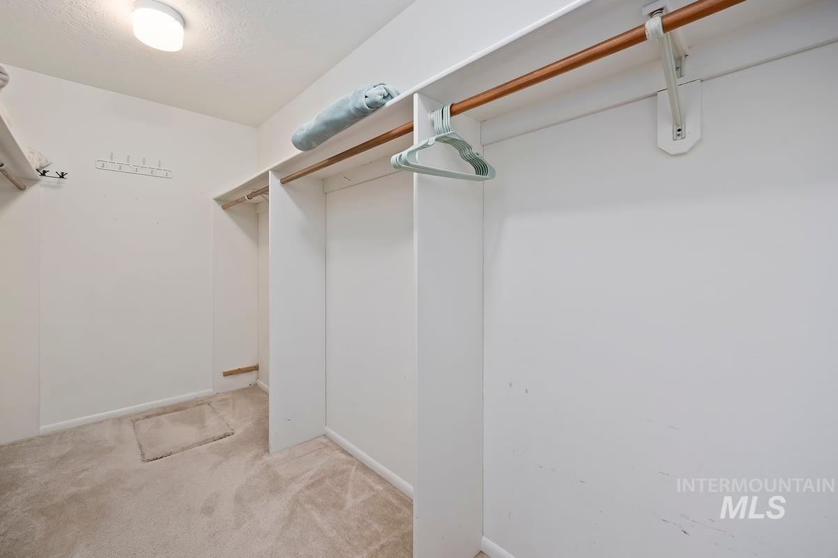 350 Crestview Dr Property Photo 27