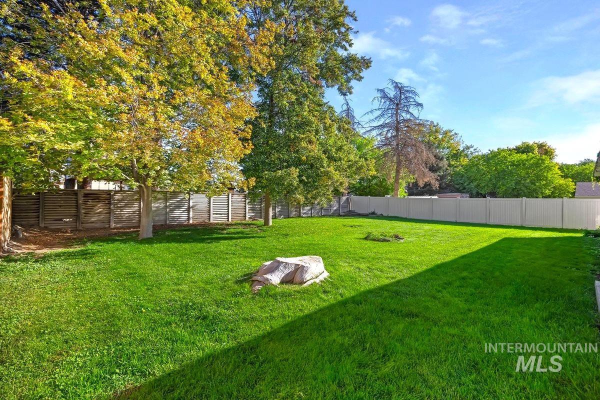 350 Crestview Dr Property Photo 32