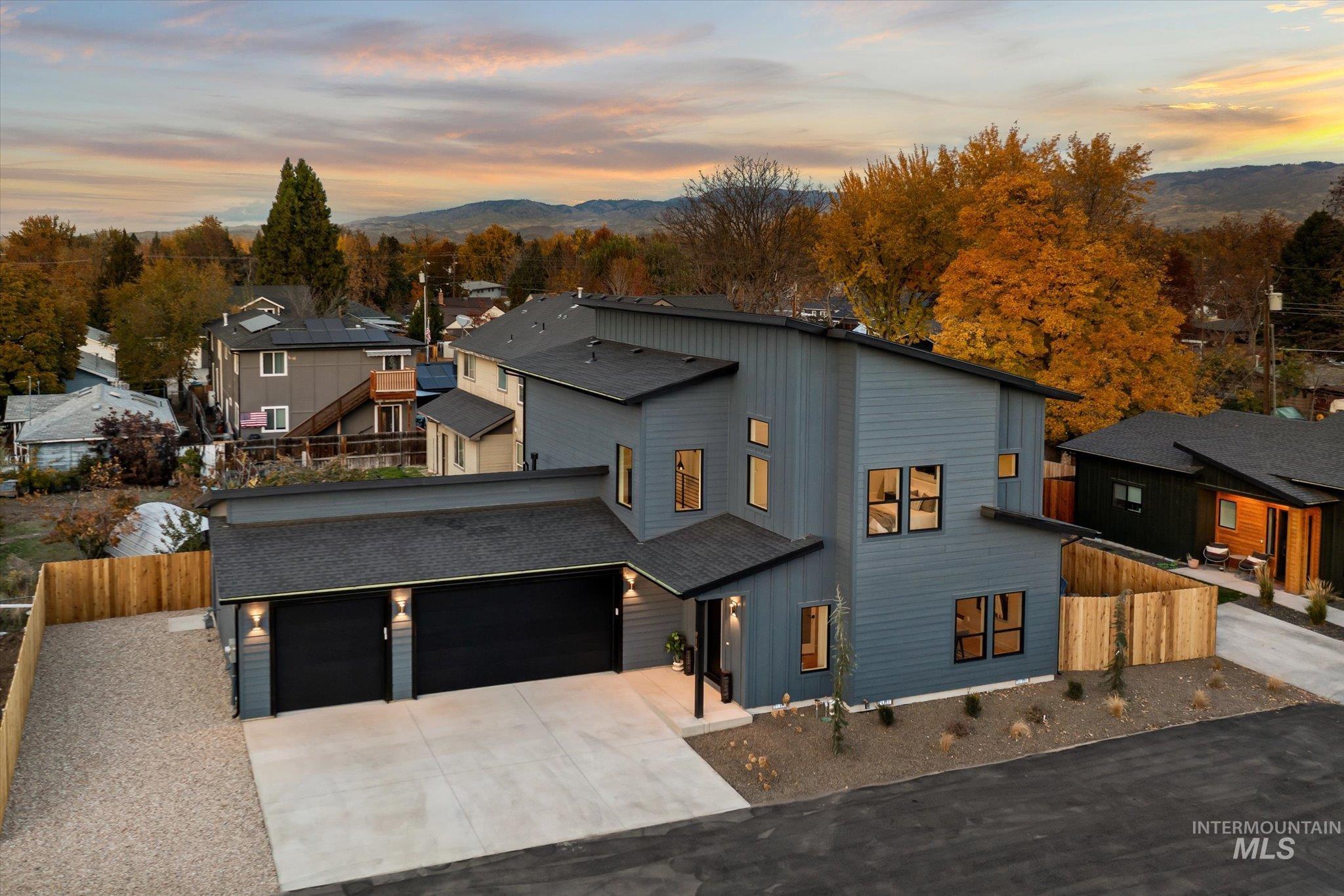 916 S Roosevelt St Property Photo 1