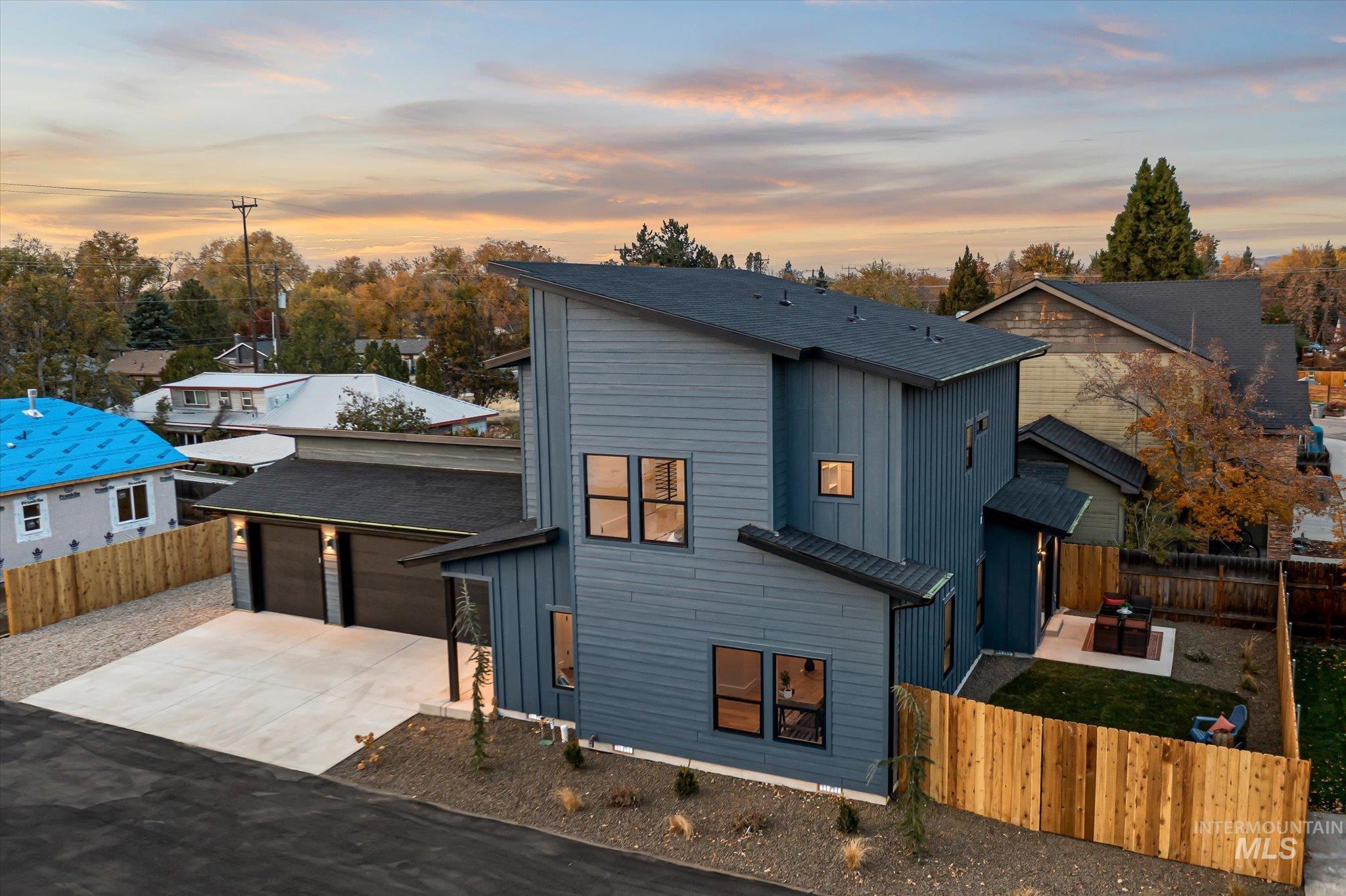 916 S Roosevelt St Property Photo 2