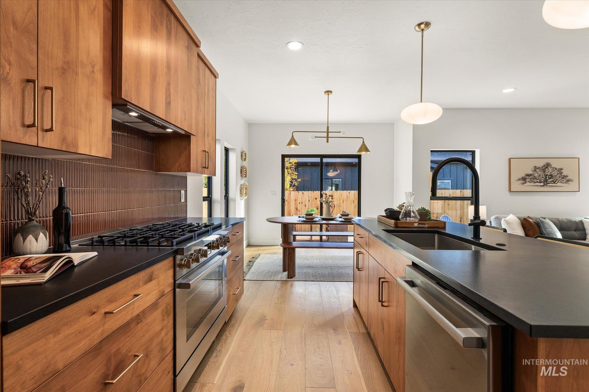 916 S Roosevelt St Property Photo 21