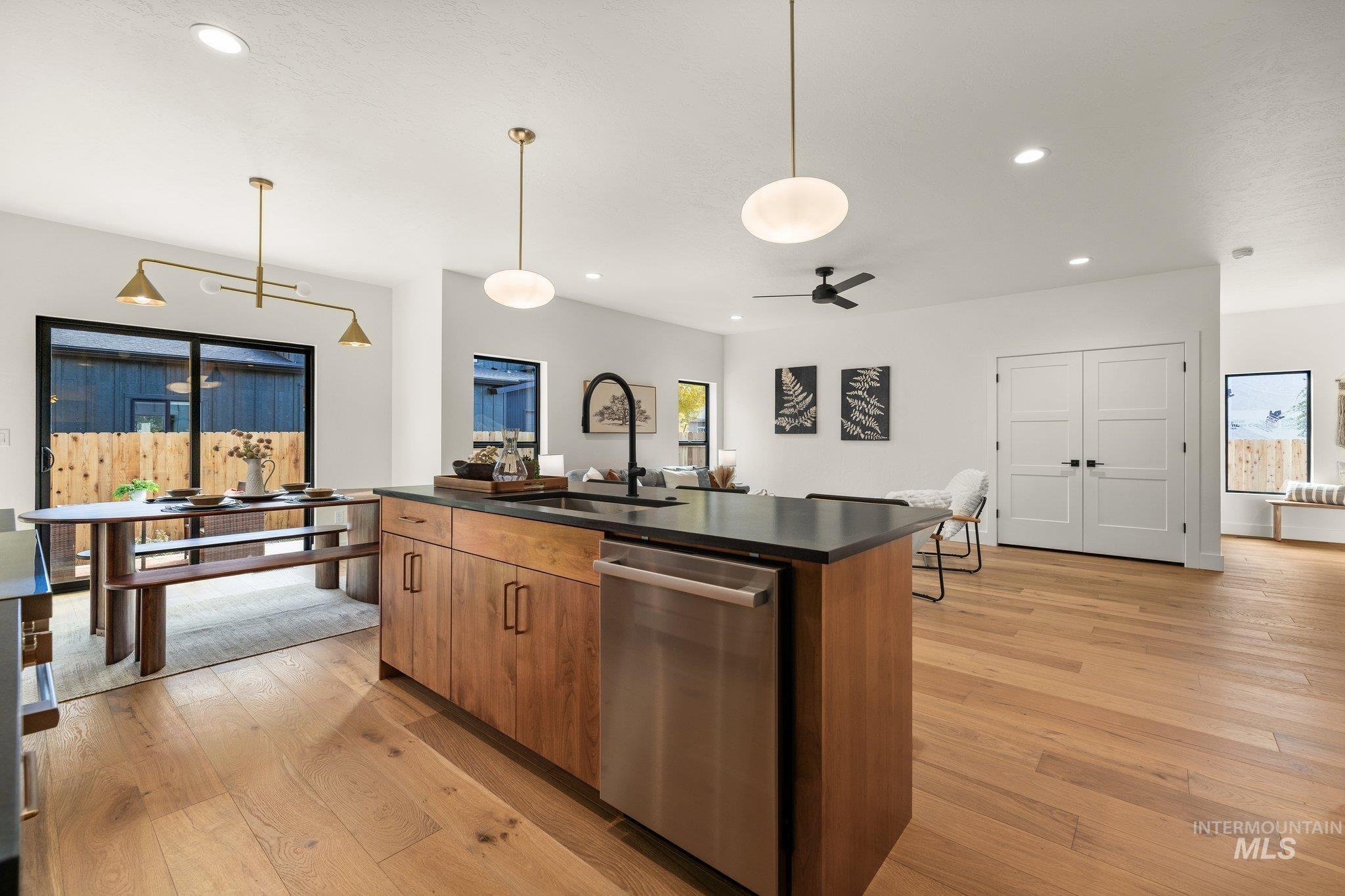 916 S Roosevelt St Property Photo 22