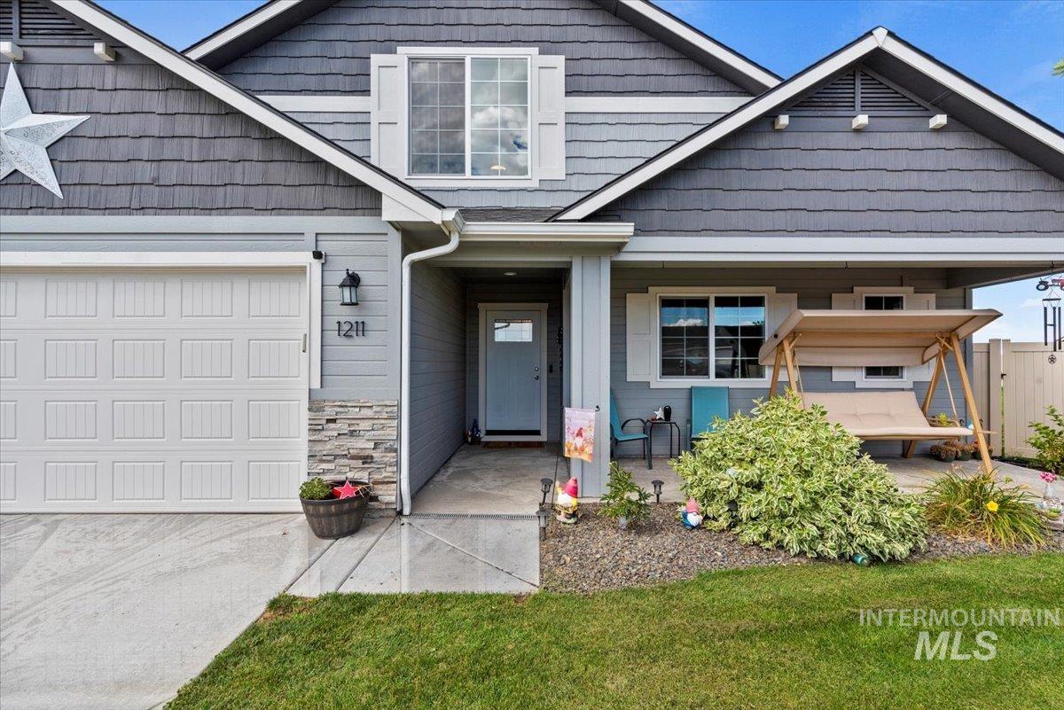 1211 Mahogany St Property Photo 3