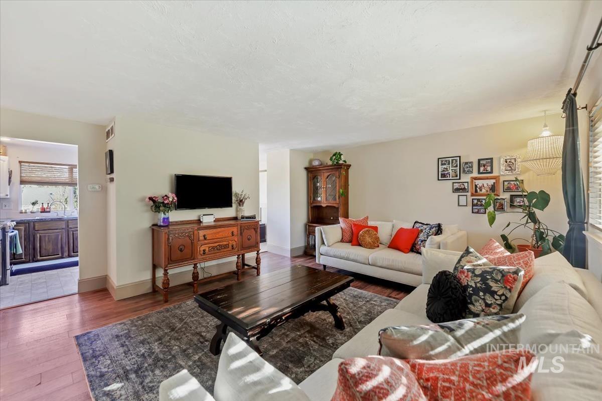 1424 W Kingswood Ave Property Photo 6