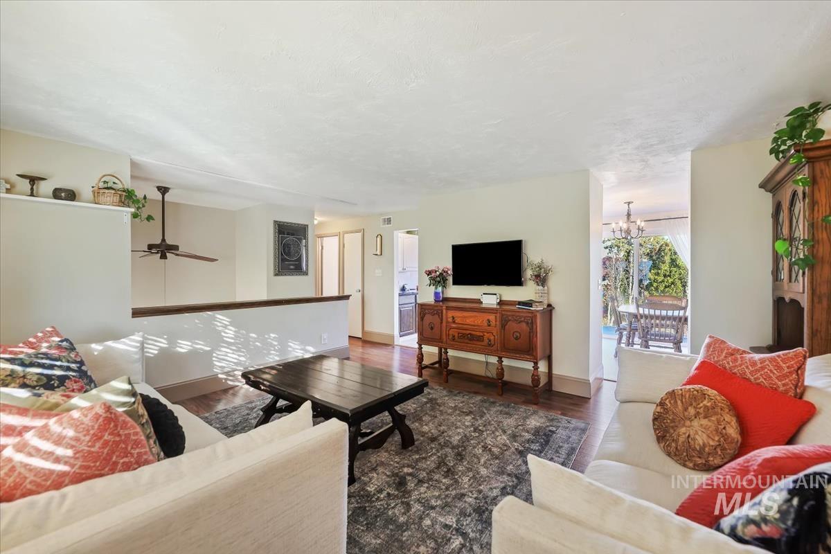 1424 W Kingswood Ave Property Photo 8