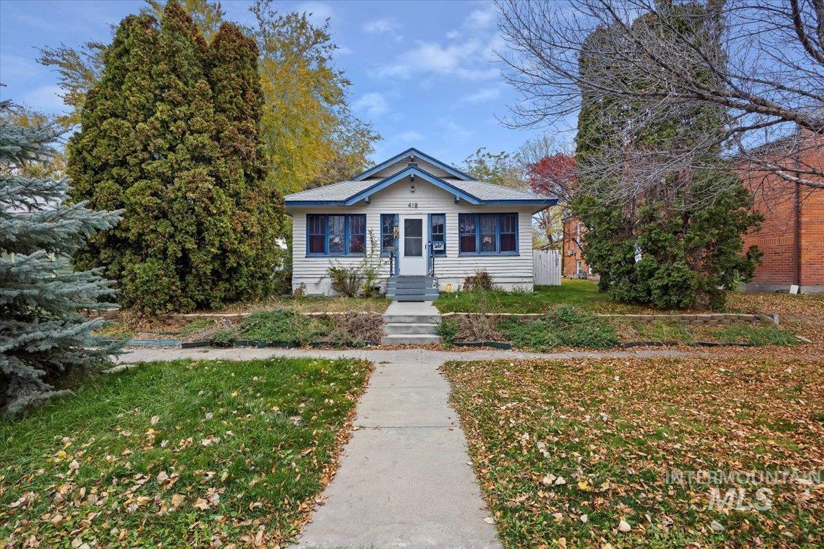 412 6th Ave N Property Photo 1