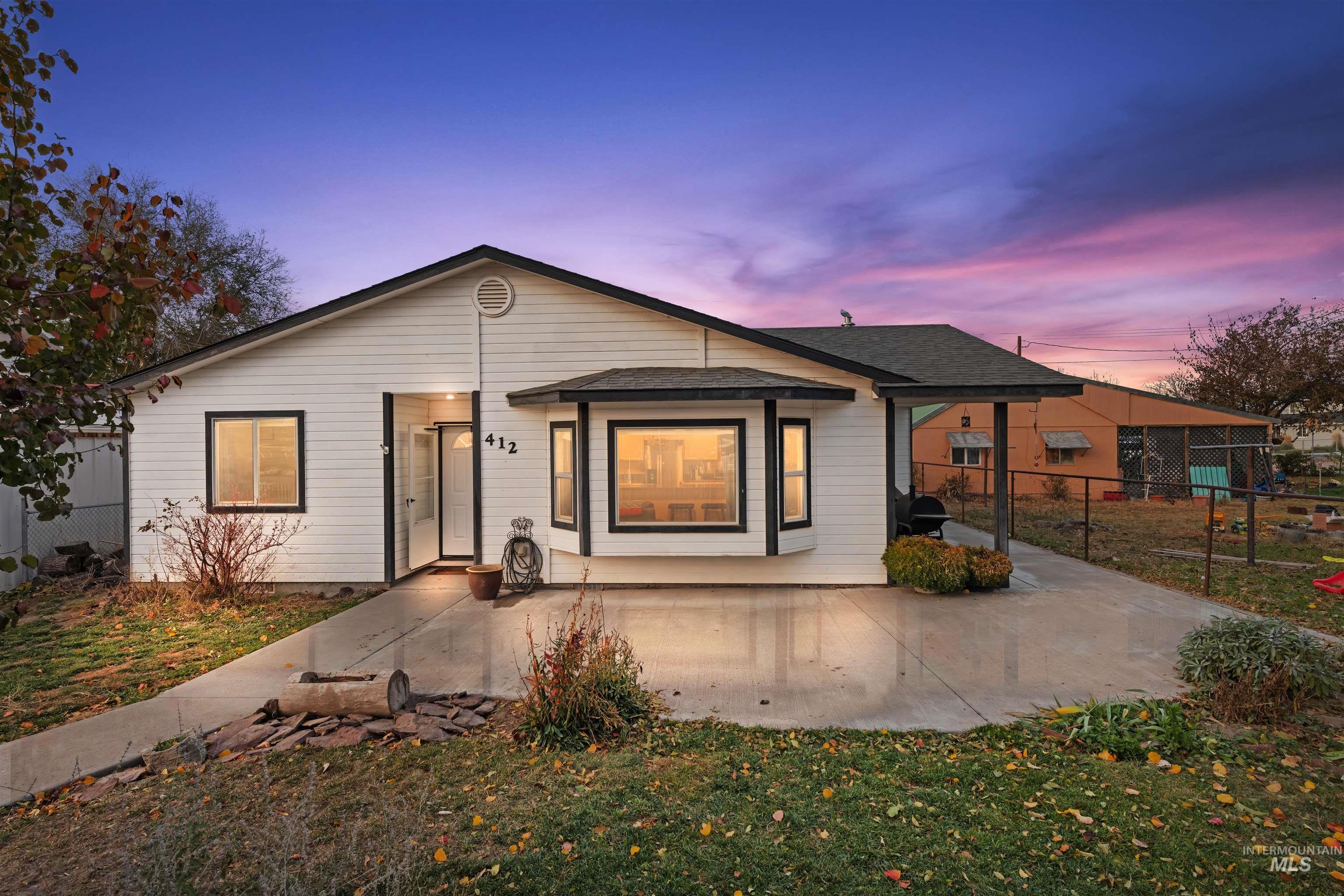 412 W Oregon Ave. Property Photo 1