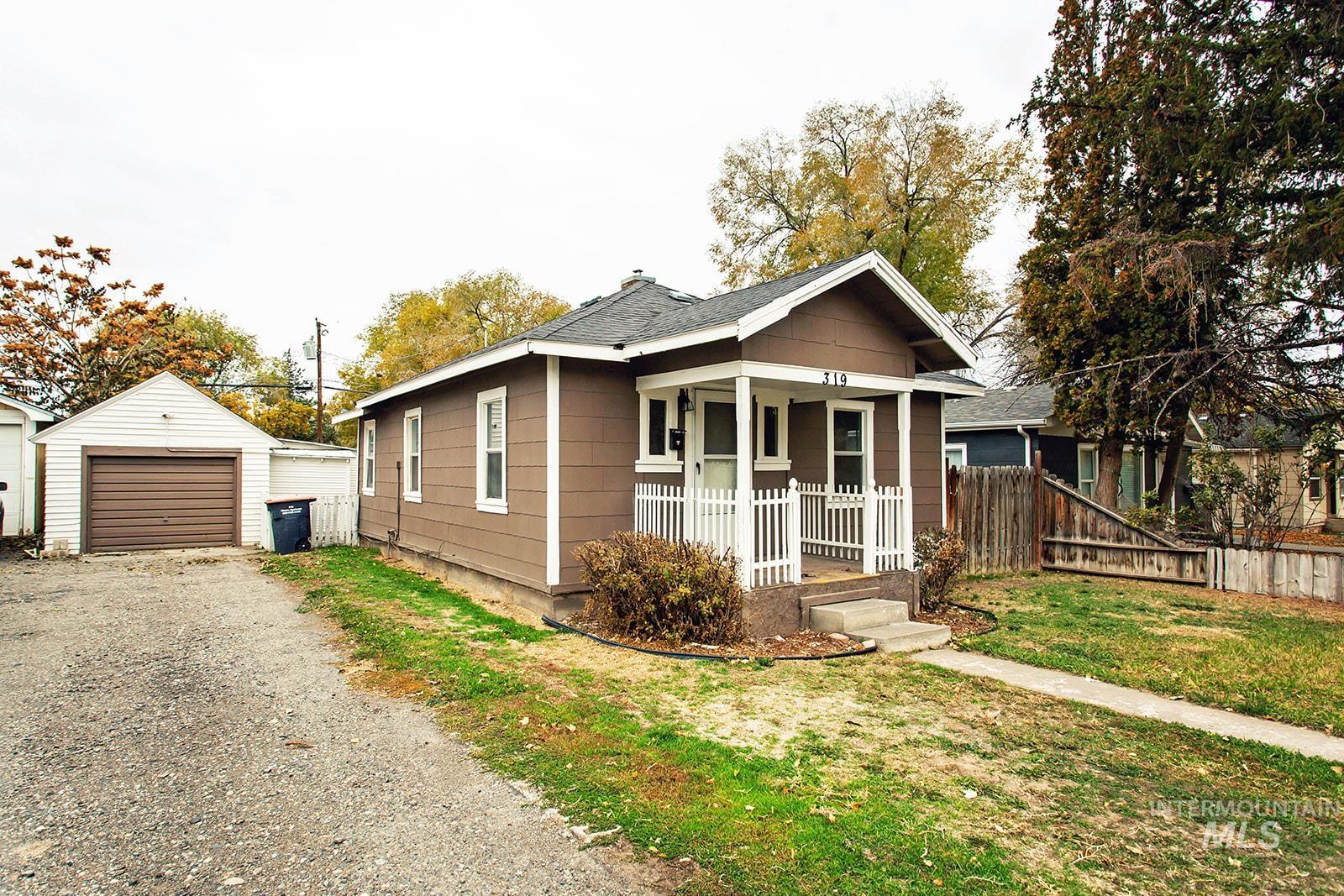 319 Jackson St Property Photo 2