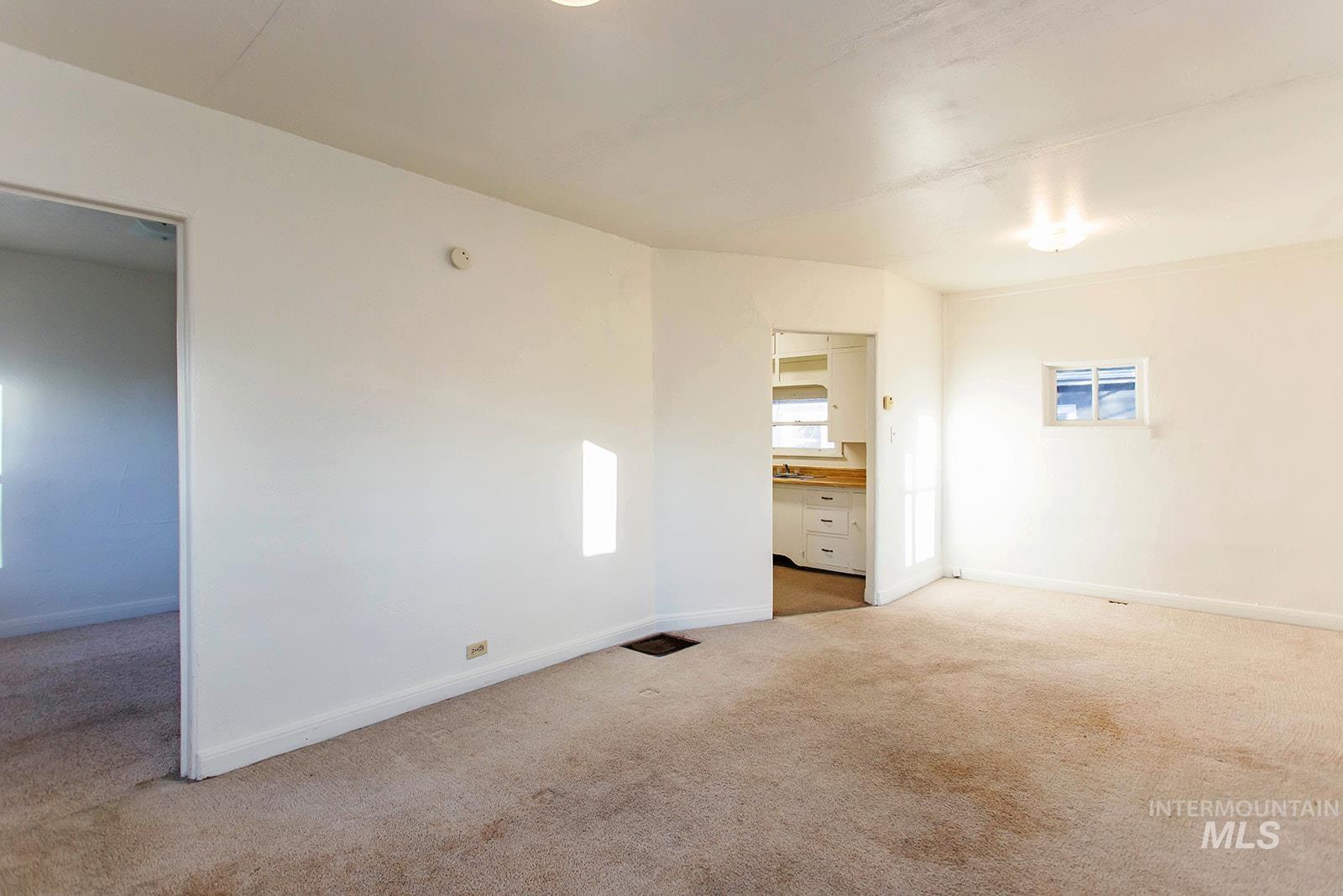 319 Jackson St Property Photo 5