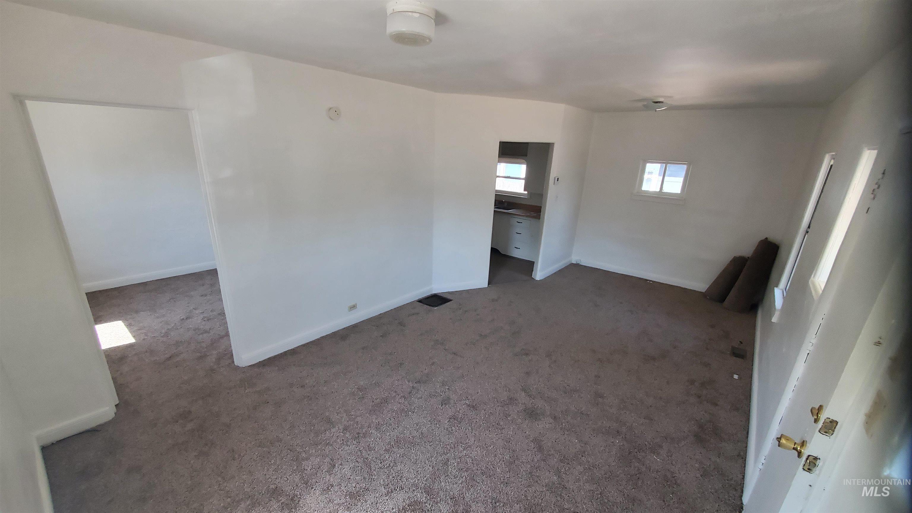 319 Jackson St Property Photo 6