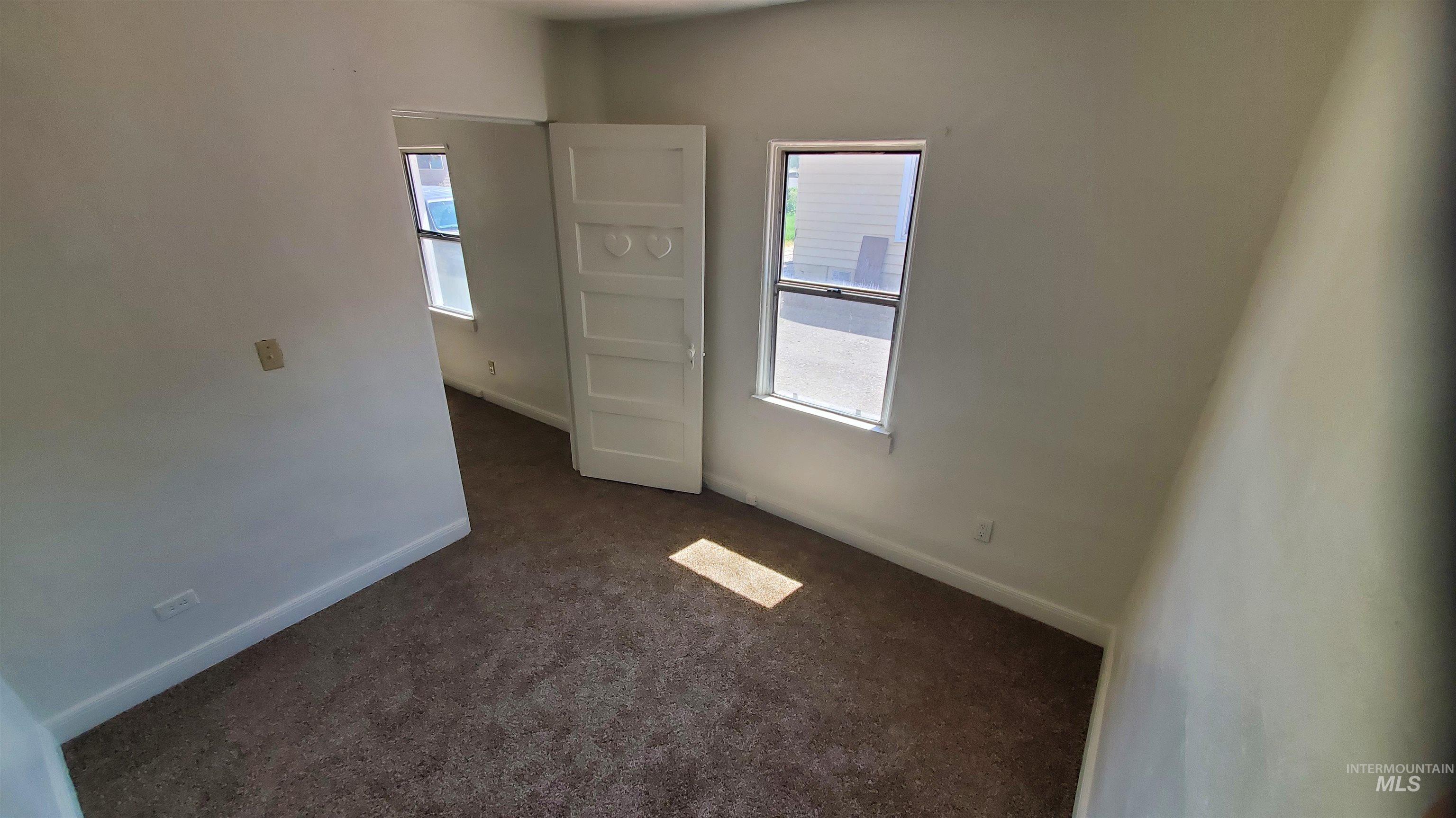 319 Jackson St Property Photo 9