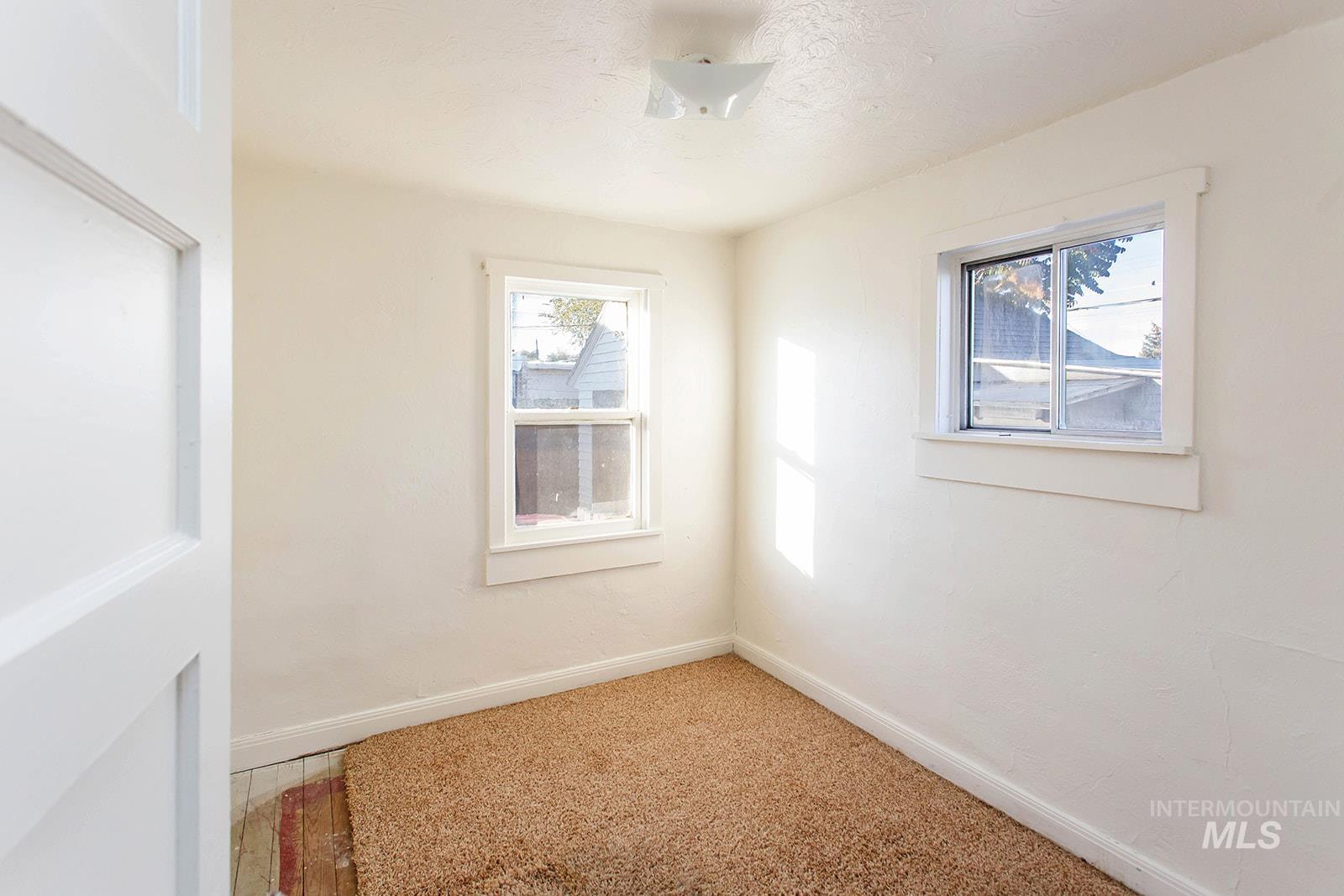 319 Jackson St Property Photo 16
