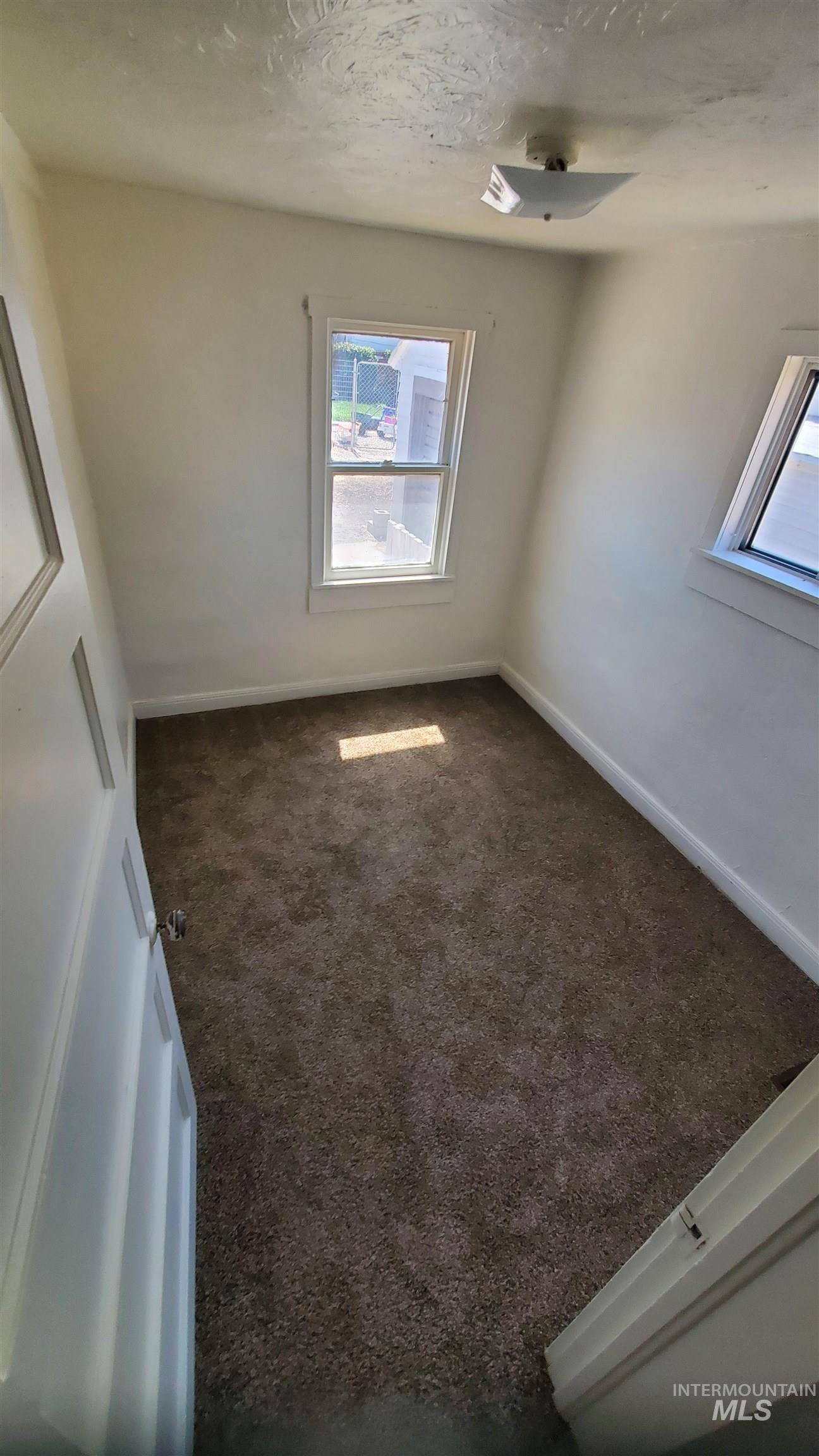 319 Jackson St Property Photo 17