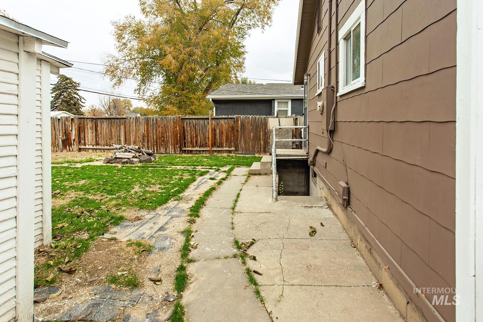 319 Jackson St Property Photo 31