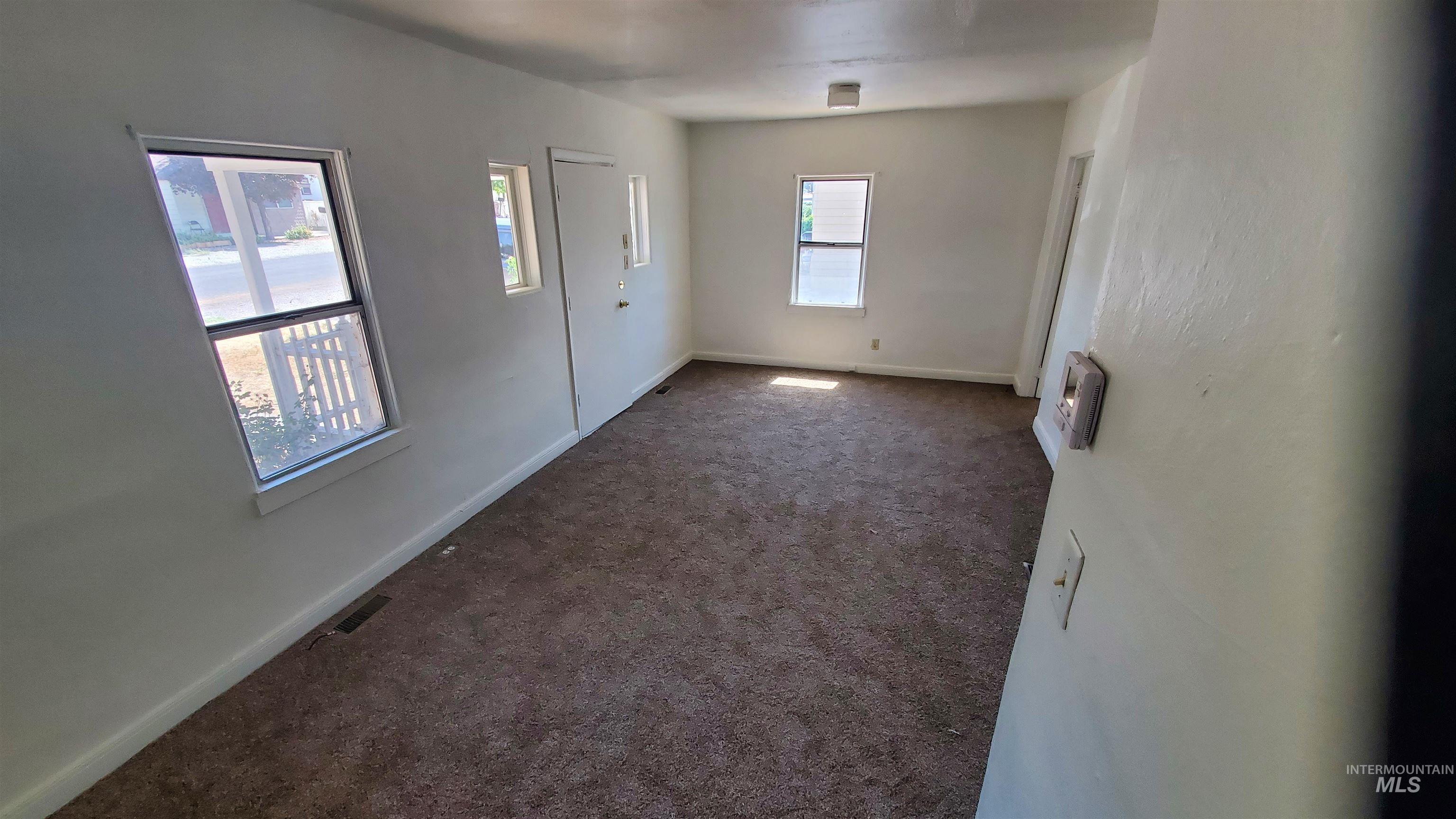 319 Jackson St Property Photo 5