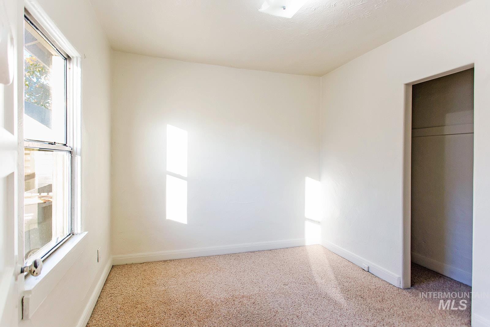 319 Jackson St Property Photo 8