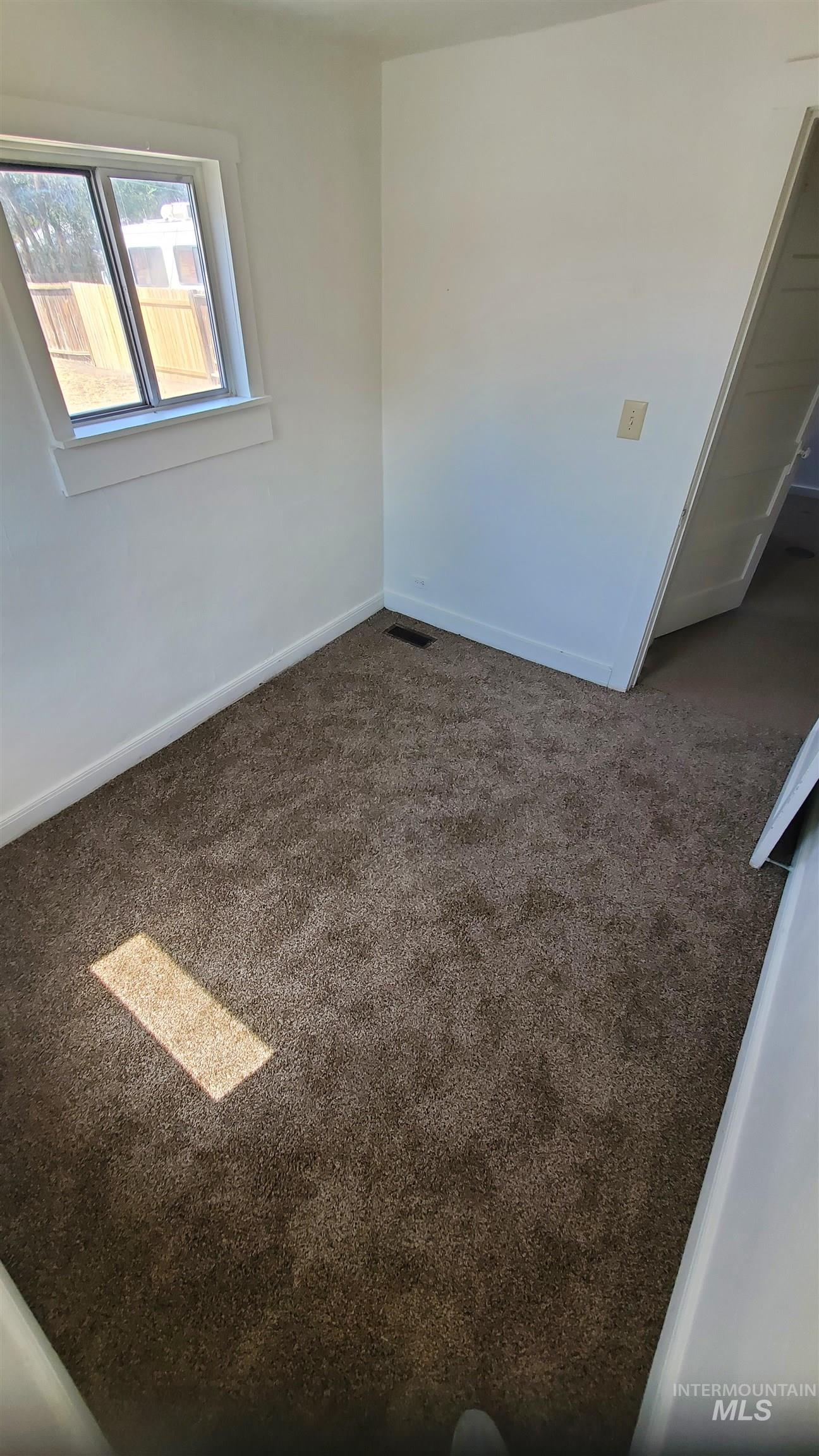 319 Jackson St Property Photo 16