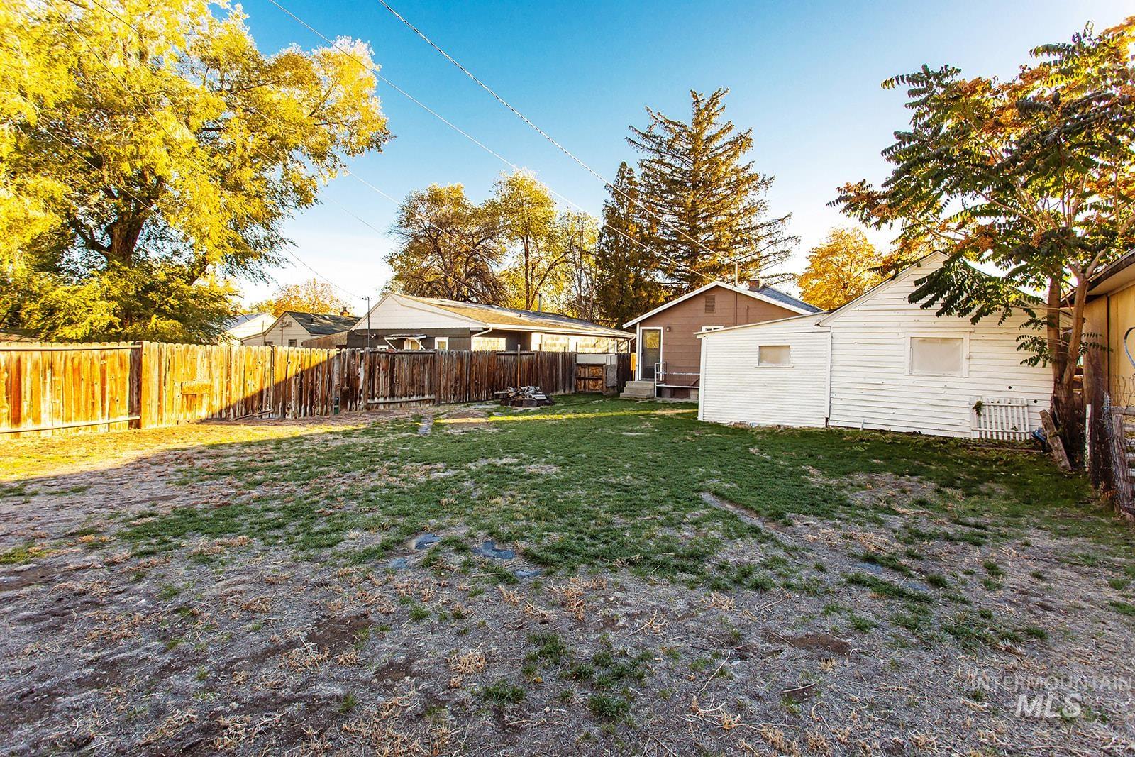 319 Jackson St Property Photo 22