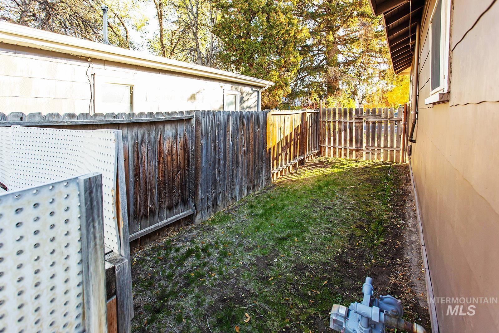 319 Jackson St Property Photo 25