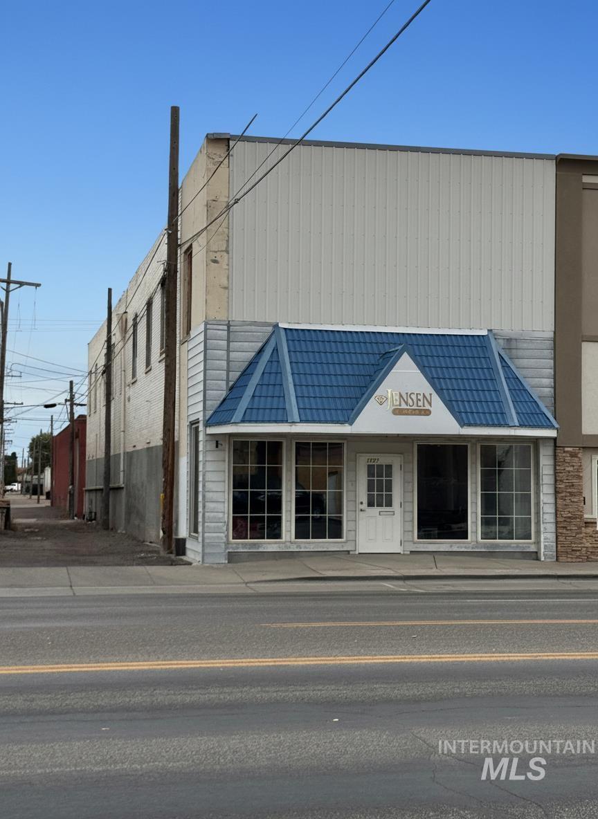 1221 Overland Avenue Property Photo 1