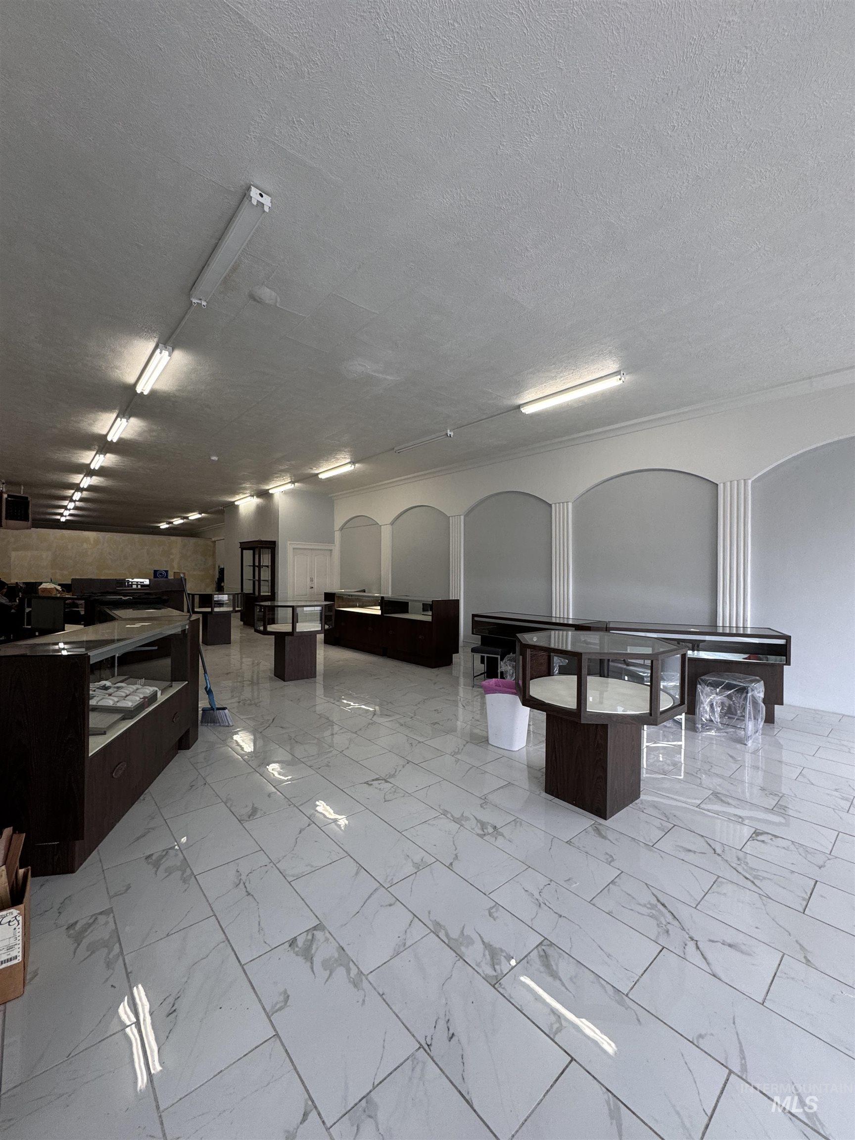 1221 Overland Avenue Property Photo 7