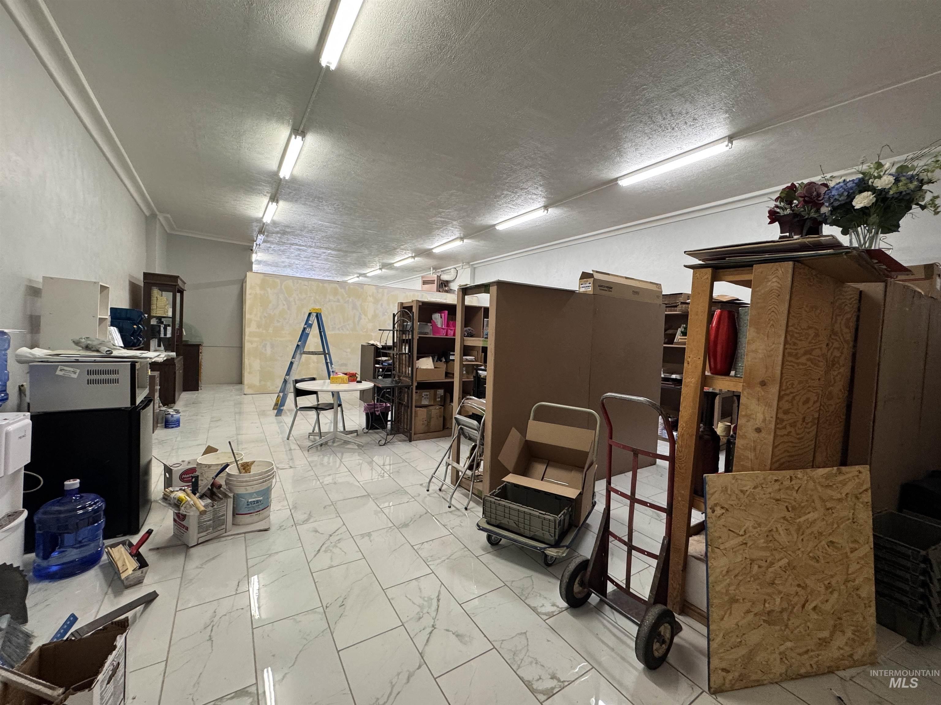 1221 Overland Avenue Property Photo 8