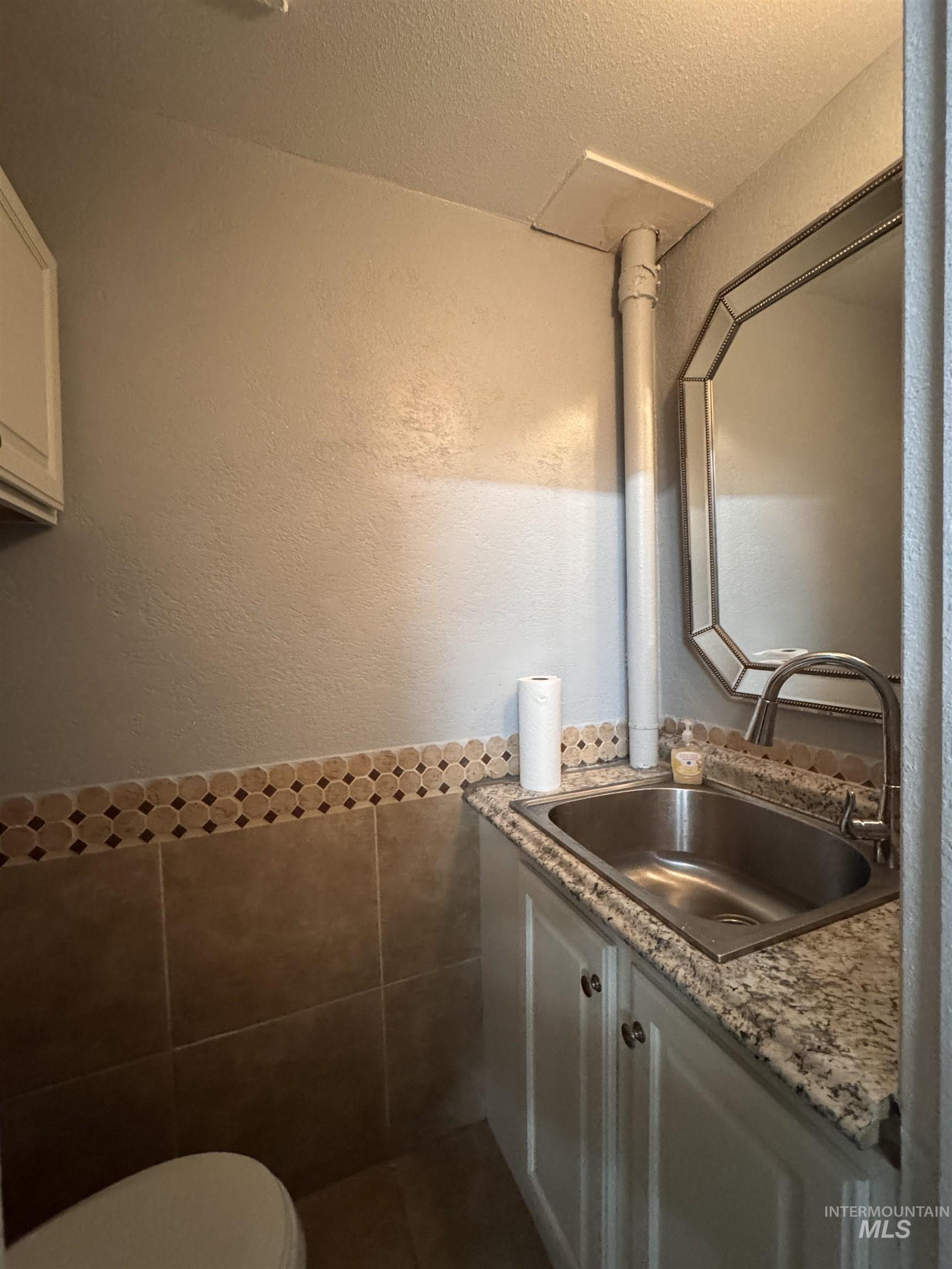 1221 Overland Avenue Property Photo 10