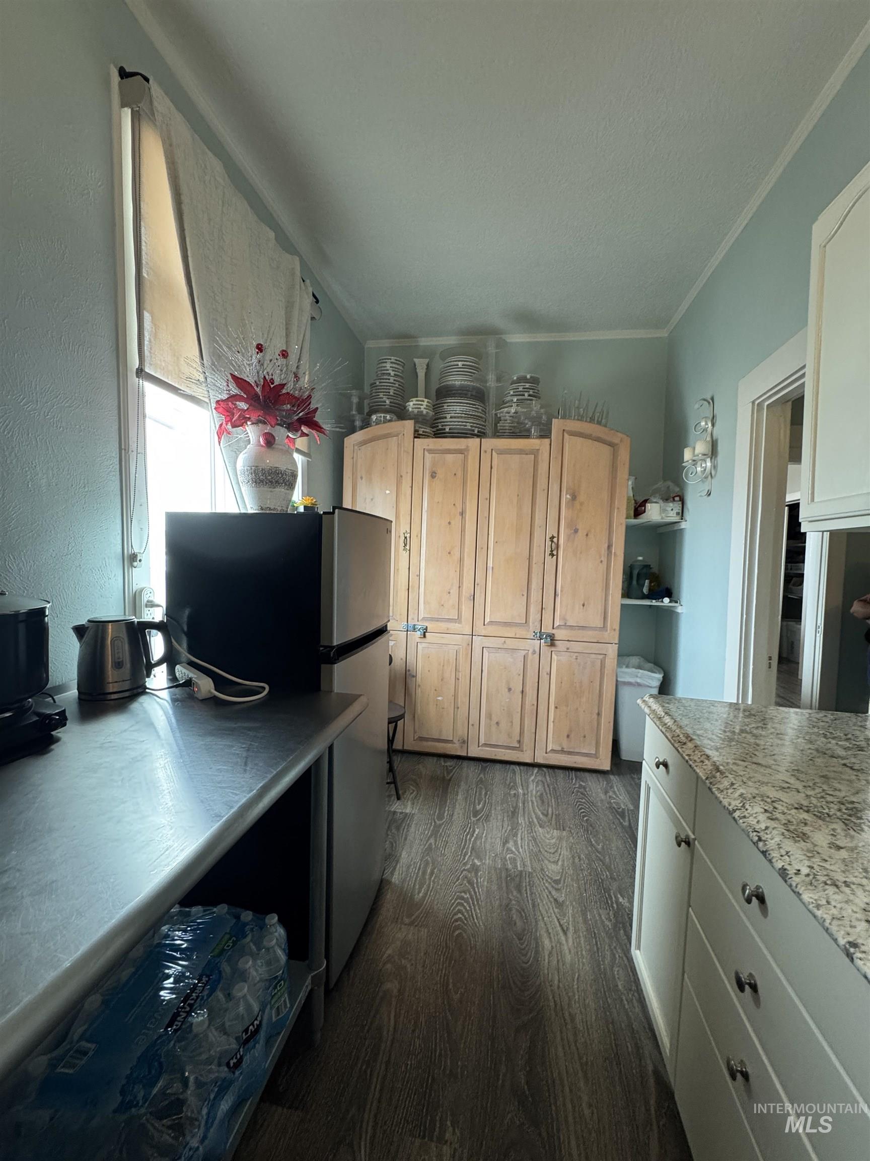 1221 Overland Avenue Property Photo 32