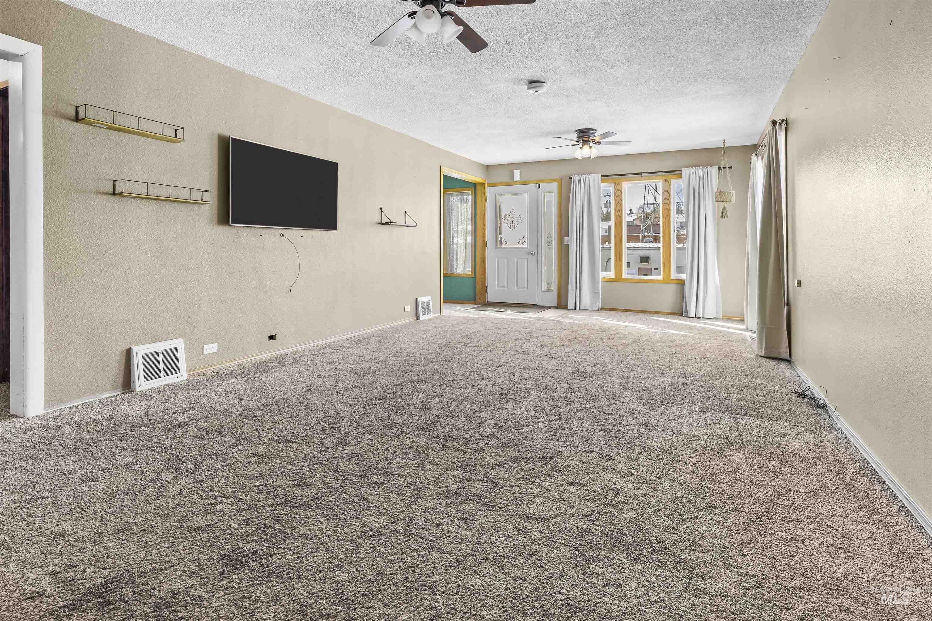 410 Junction Property Photo 6
