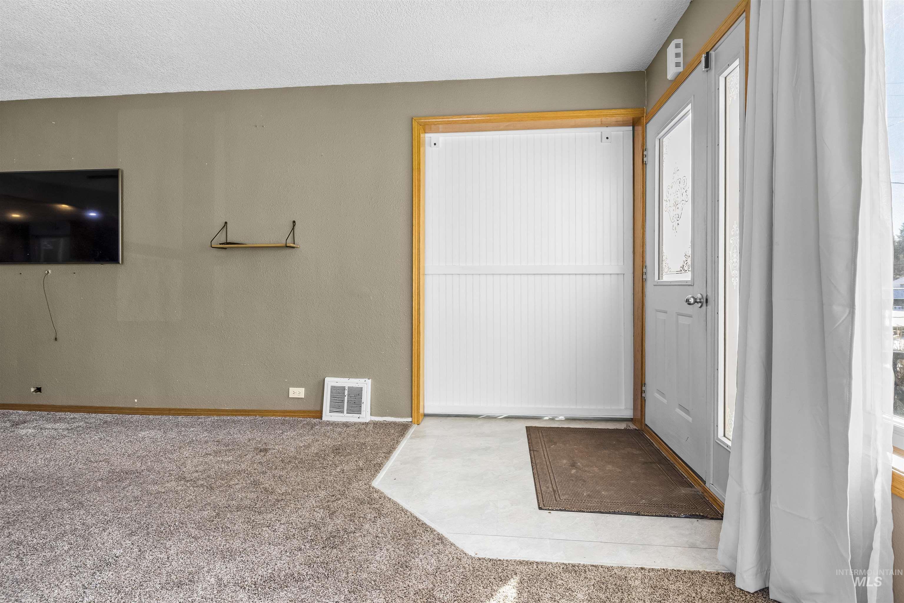 410 Junction Property Photo 7