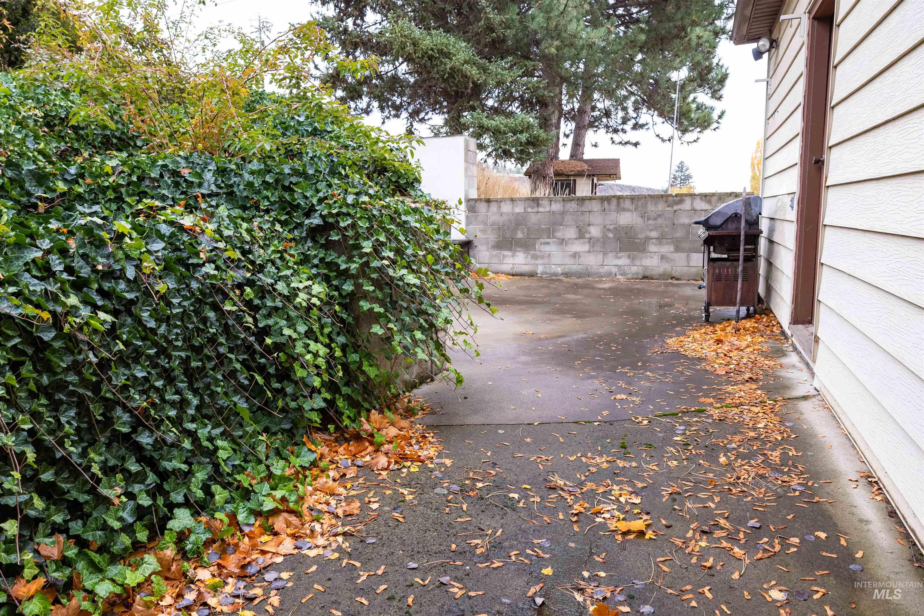 410 Junction Property Photo 34