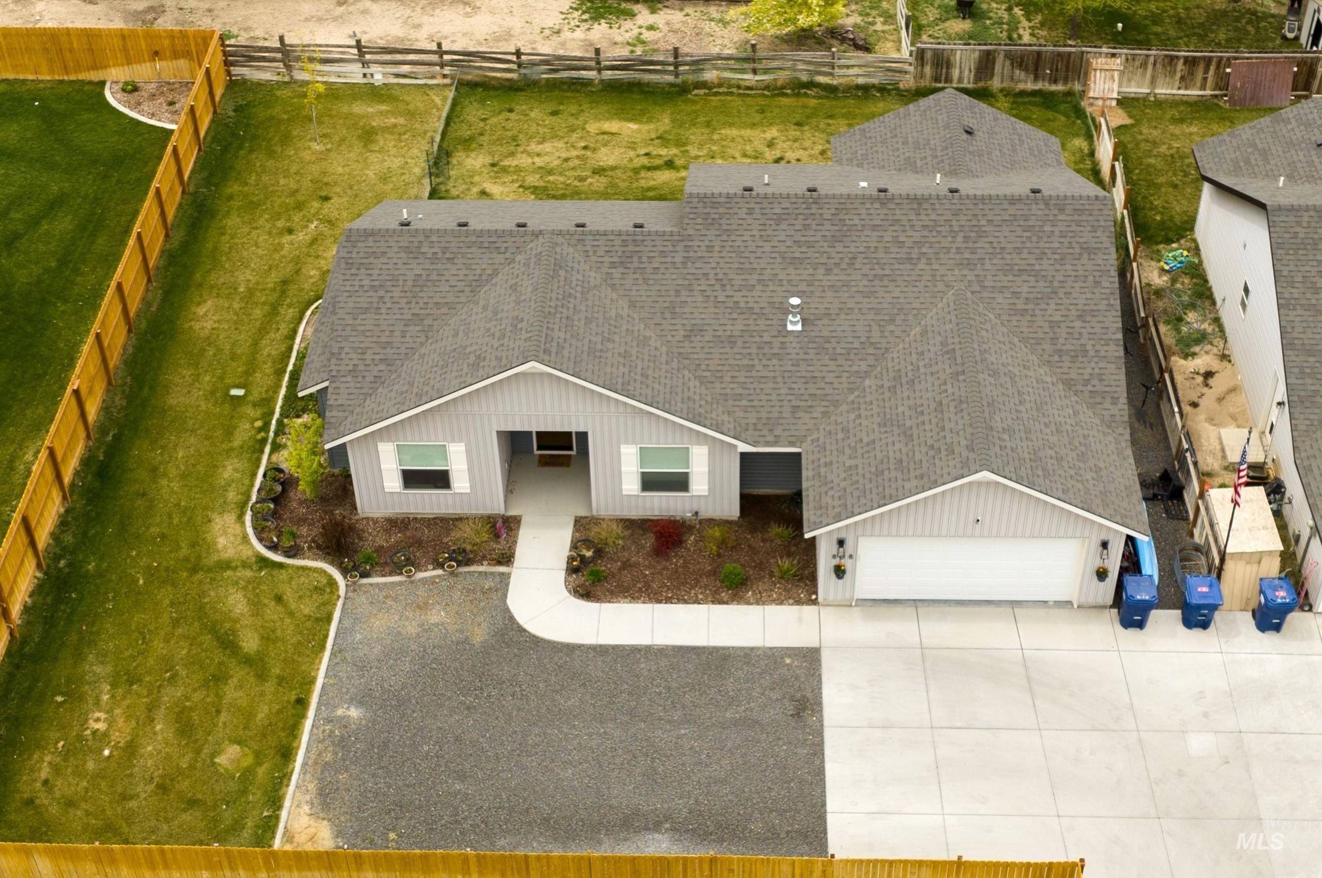 808 Adell Ave Property Photo 3