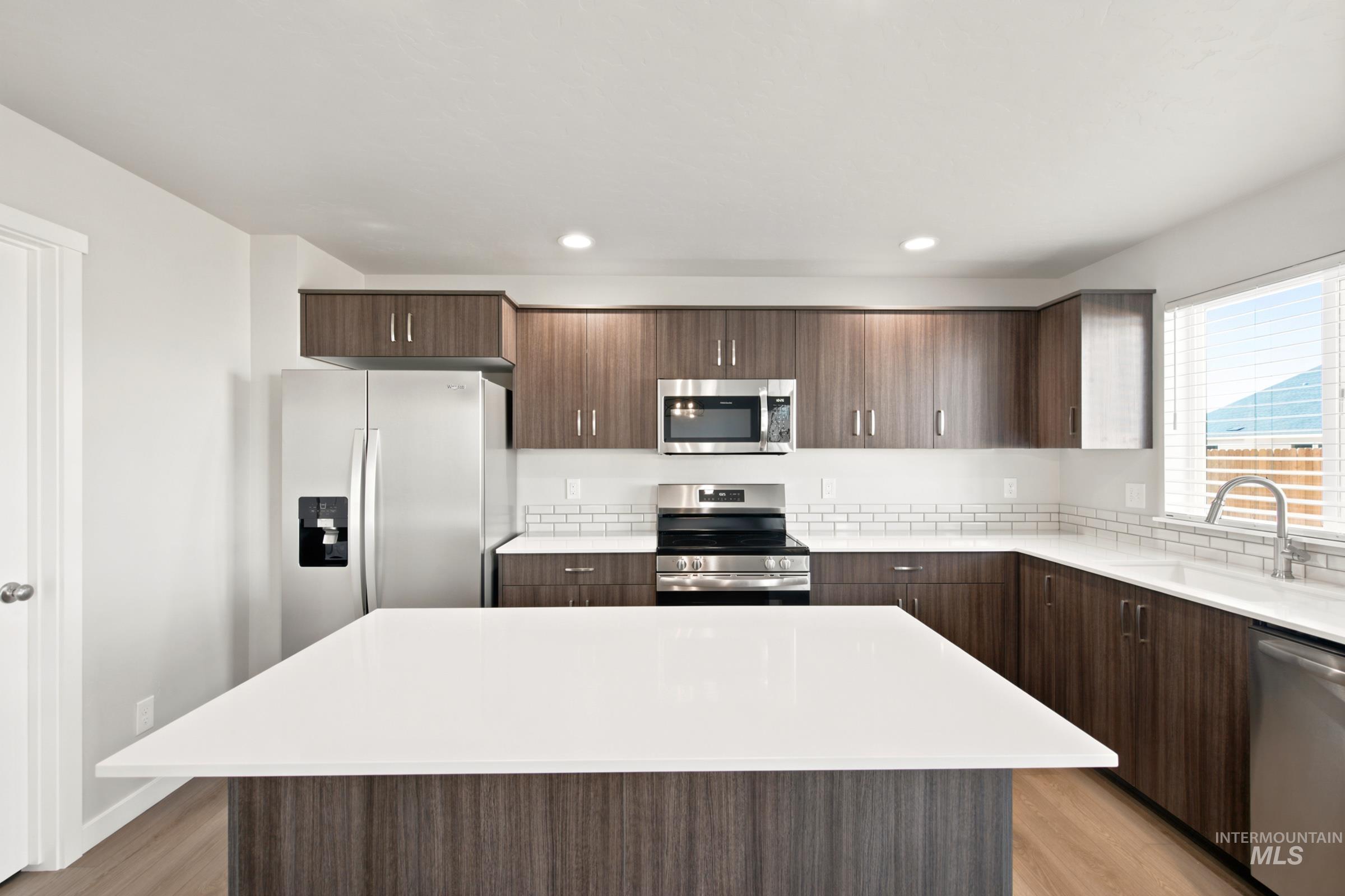 1101 Grass Pond Ave Property Photo 4