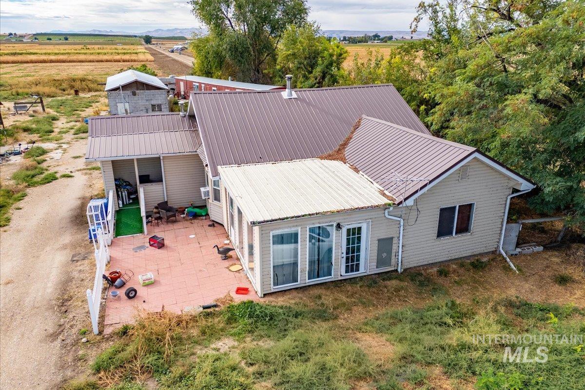 19241 Homedale Rd Property Photo 3